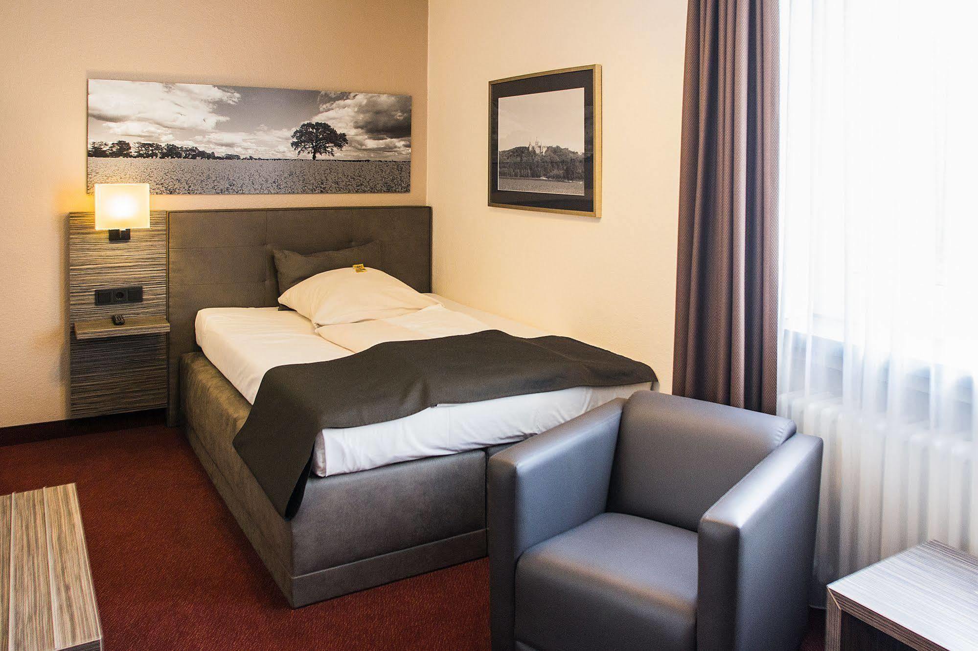 Parkhotel Ahrbergen Giesen Εξωτερικό φωτογραφία