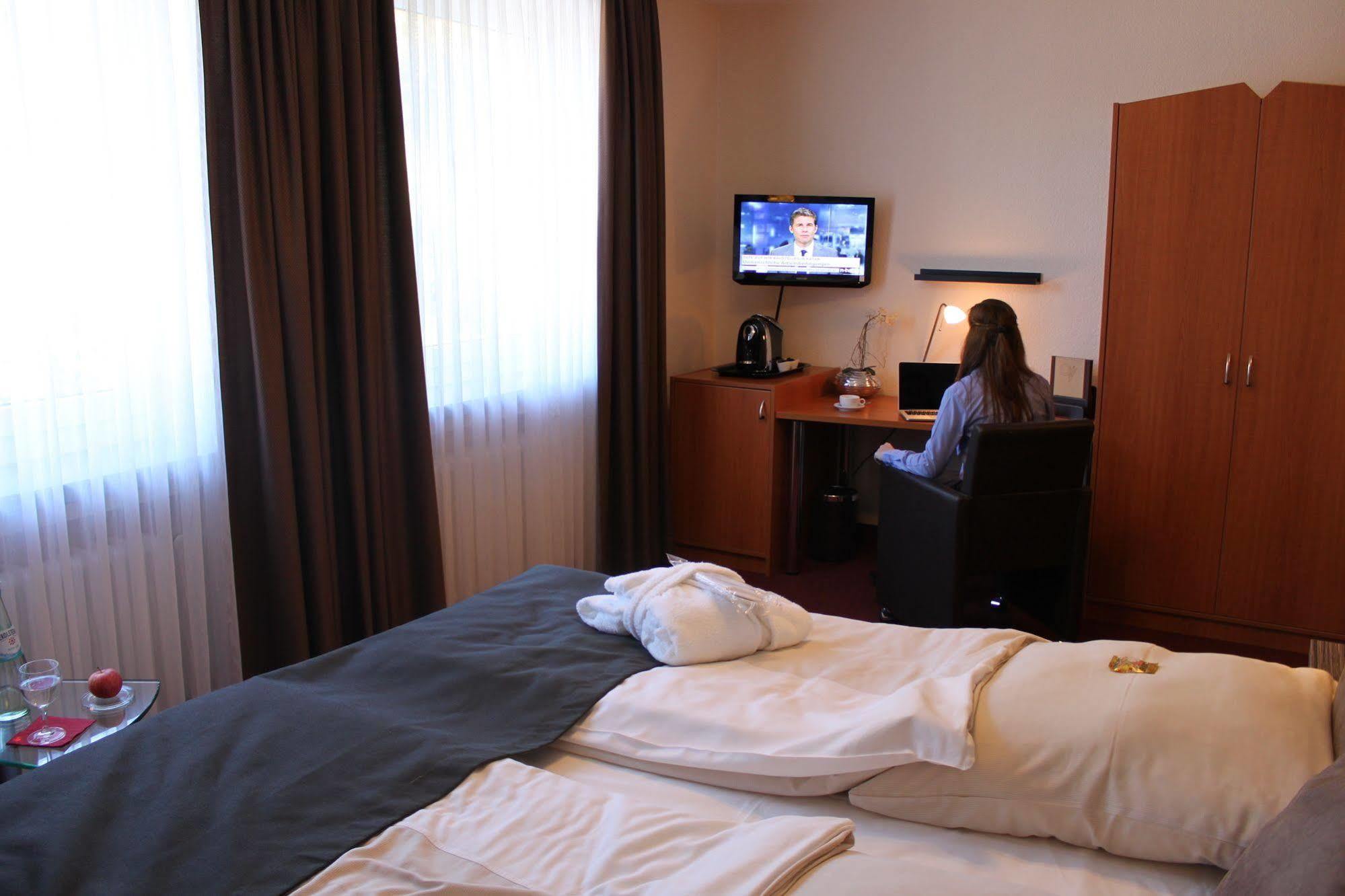 Parkhotel Ahrbergen Giesen Εξωτερικό φωτογραφία