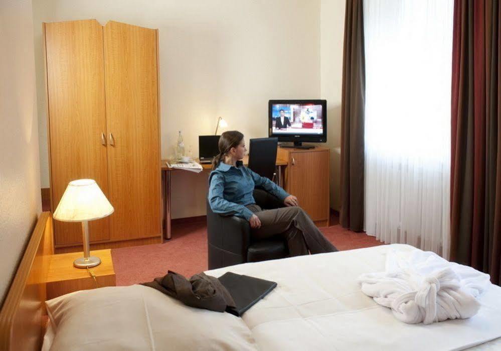 Parkhotel Ahrbergen Giesen Εξωτερικό φωτογραφία